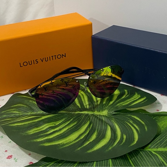 Louis Vuitton Women's Authentic Sunglasses - Picture 1 of 4
